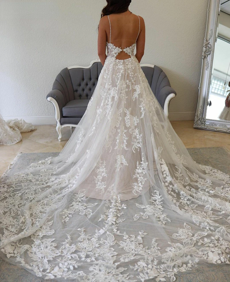 LinLing  Bohemian Wedding Dresses V-Neck Appliques Lace Spaghetti Strap A-Line Beach Princes Wedding Bridal Gown 2021 Plus Size