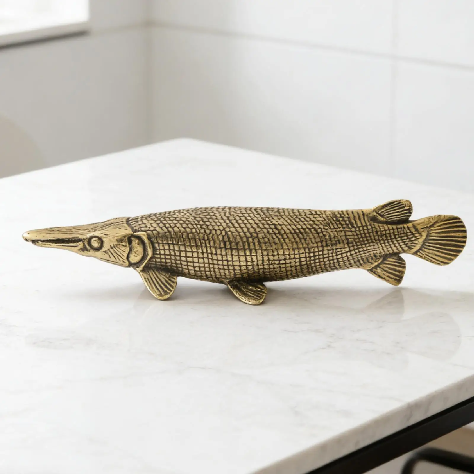 Alligator Gar Sculpture Retro Souvenir Brass Figurine Ornament for Cabinet Living Room Hotel Bookshelf Home Decor
