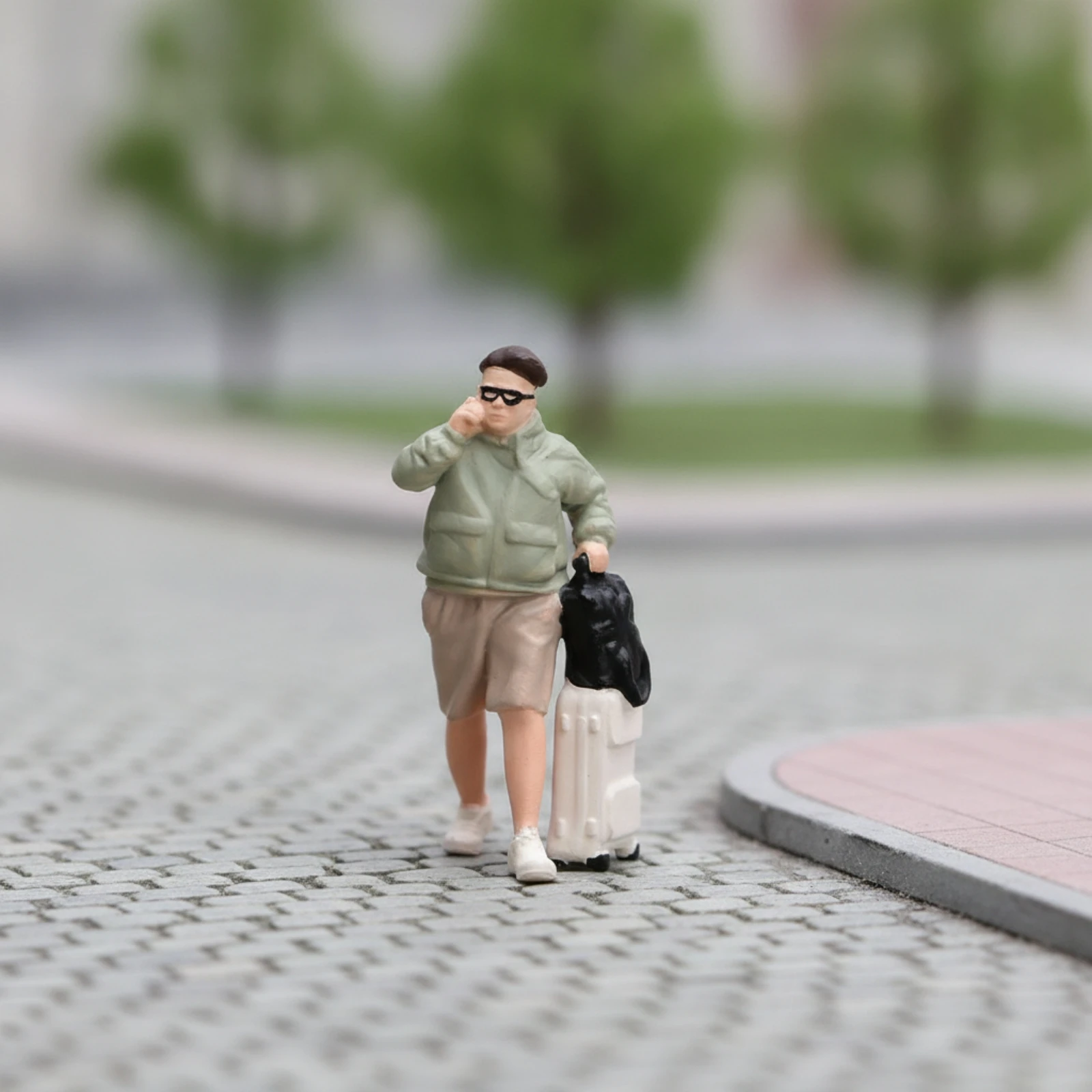 Miniature Man with Suitcase 1/64 Scale Passenger Figure Miniature Figurines Detailed People Figurines Realistic for Hobbyists