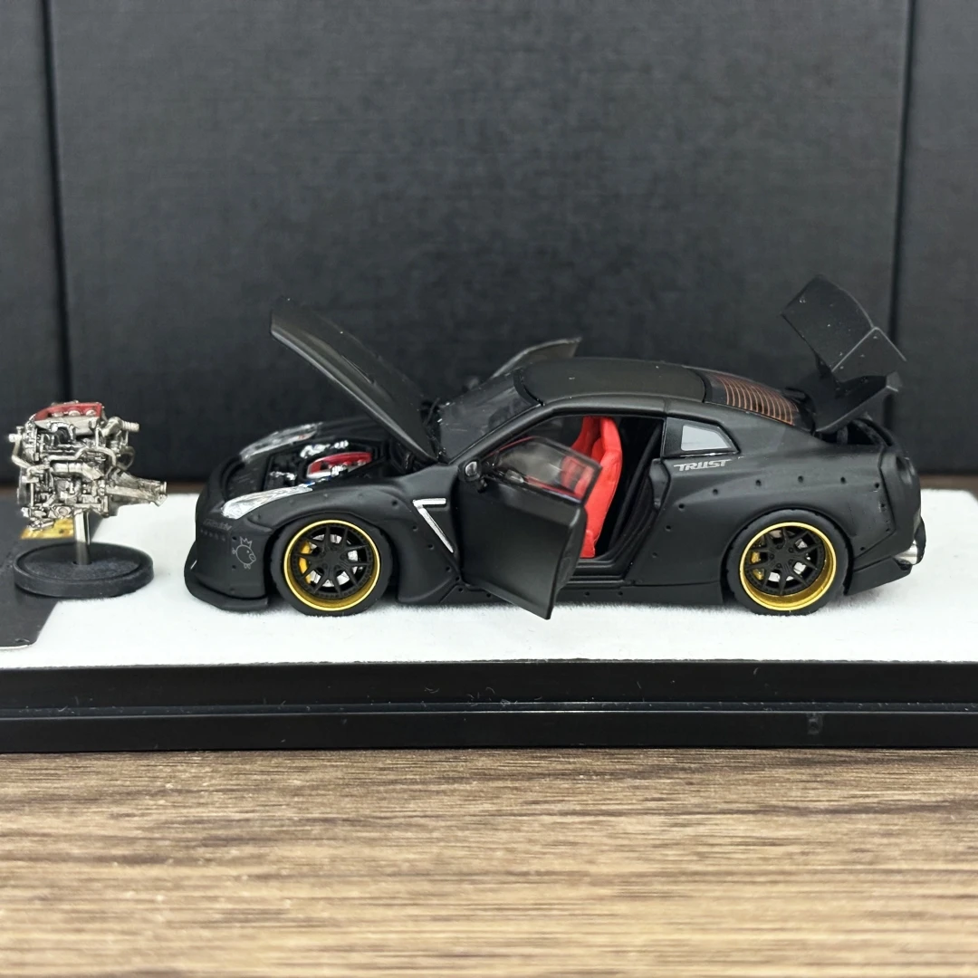 PGM 1/64 R35 Colore nero pressofuso modello di auto completamente aperto Stocks nel 2025