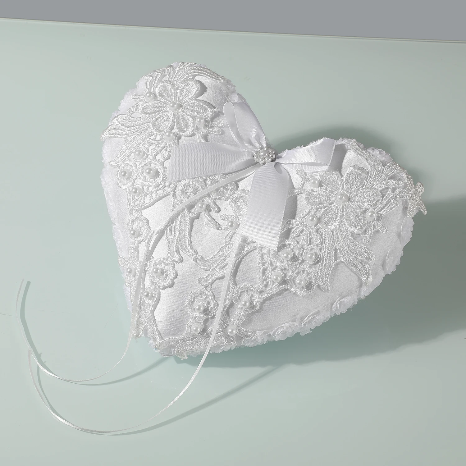 Elegant Lace Applique Ring Bea - огляд і ціна Ring Bearer Pillow
