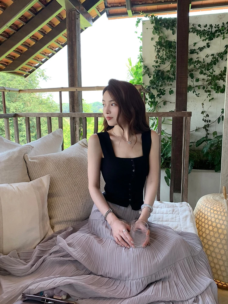 

OnlyNee Luy Day Summer Versatile Slim Fit Knitted Svel Vest with Buttons Women's Faion ort Length Color Top