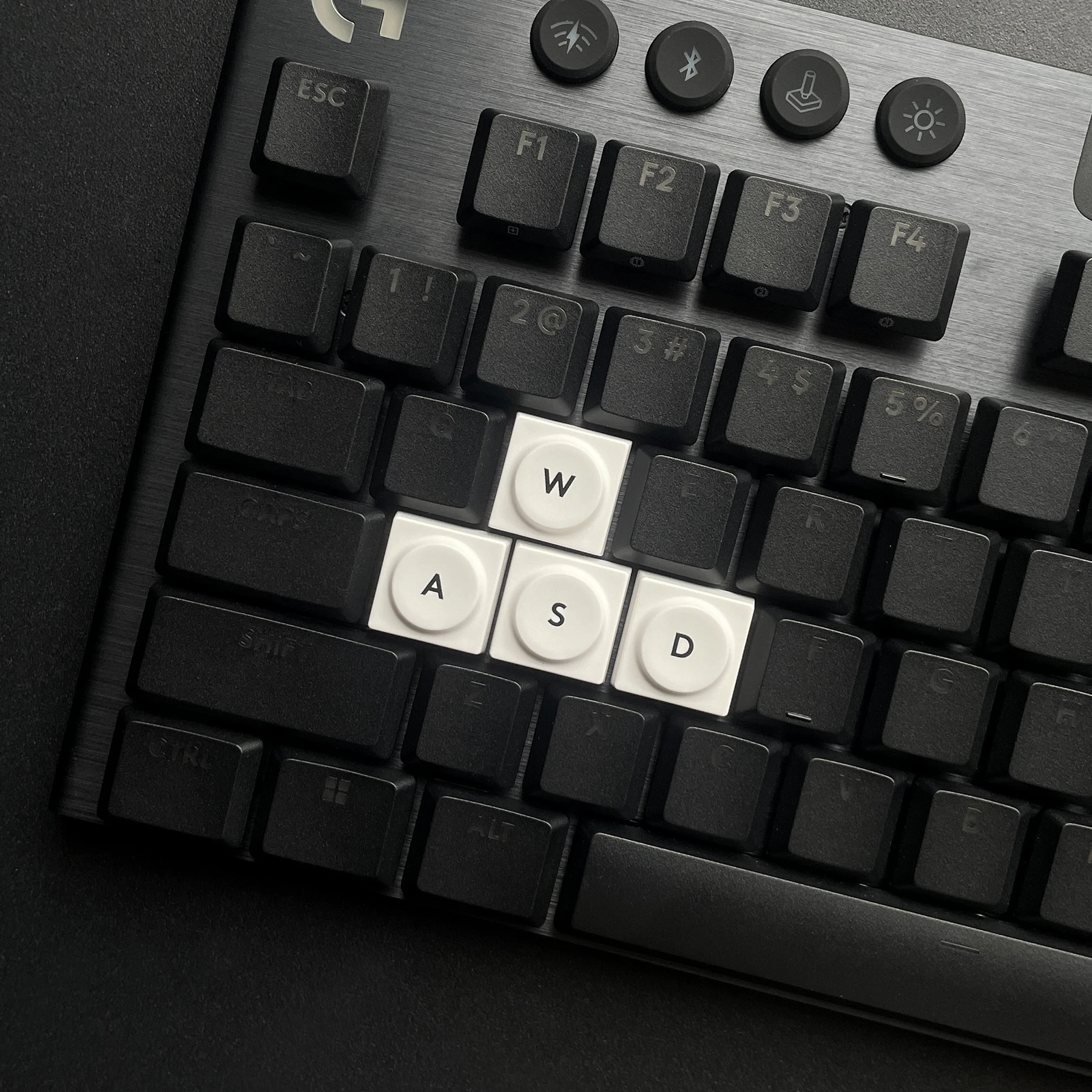 WASD+Arrow Keys Suitable for Logitech G915 X Low Profile Wired Mechanical Gaming Keyboard Keycap Cherry Gateron MX Switches
