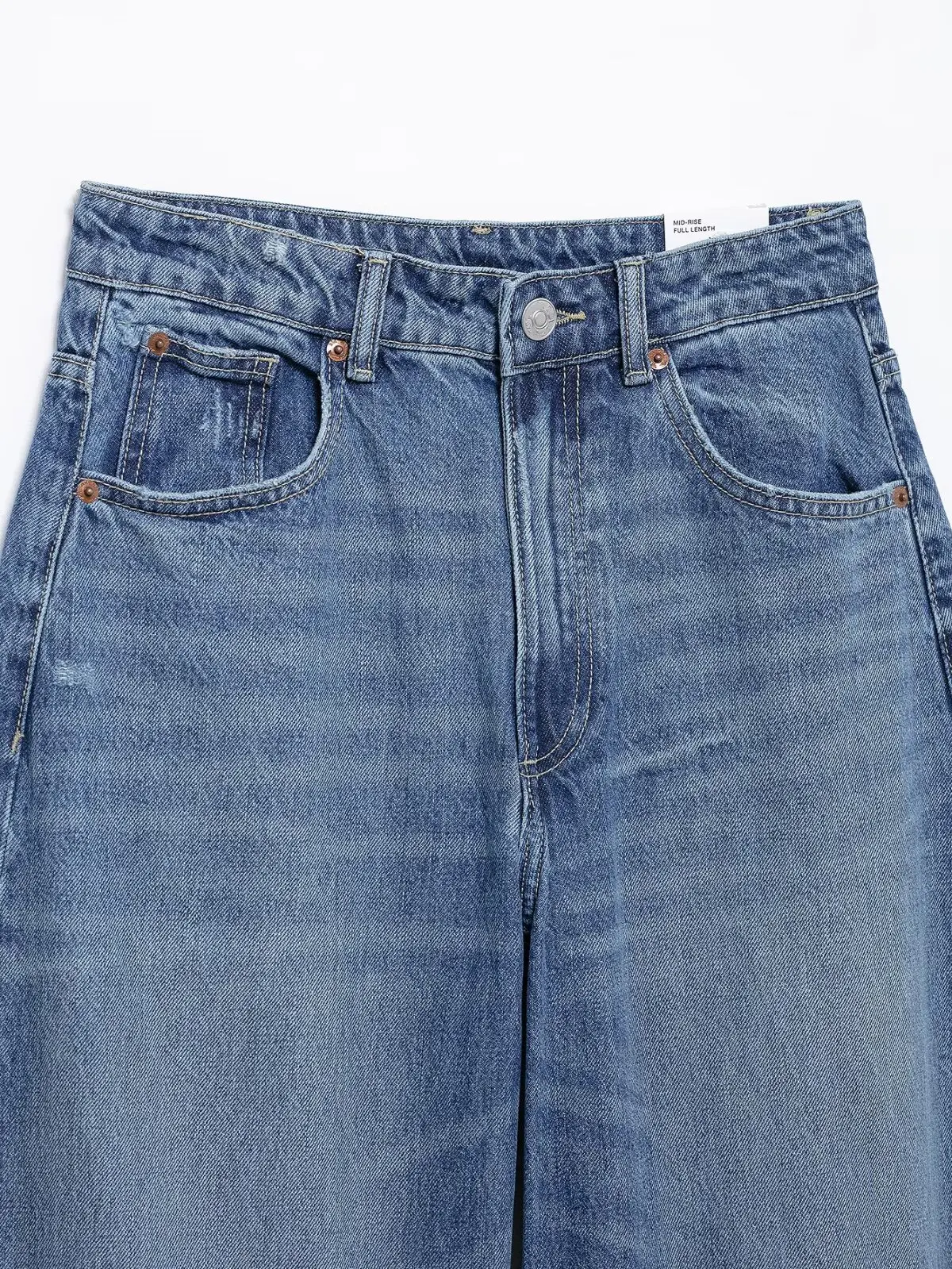 جينز RARA النسائي ذو القطع المستقيمة مع تصميم تقليدي بخمسة جيوب وزر يطير وتفاصيل مخيطة للملابس غير الرسمية