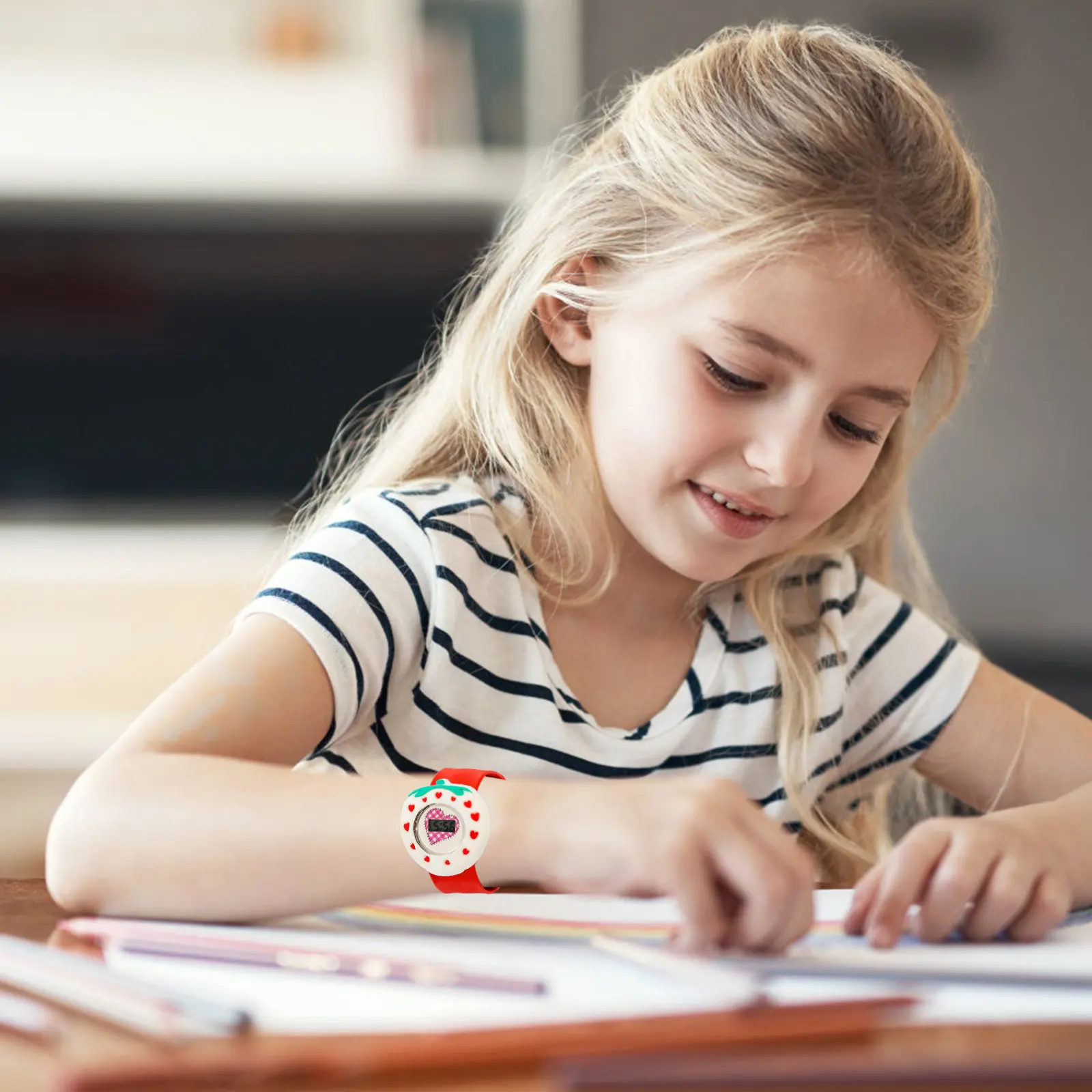 

Электронные часы из силикона, 3 шт., с ярким 3D-мультяшным рисунком, прозрачными арабскими цифрами, безопасные, удобные, милые часы