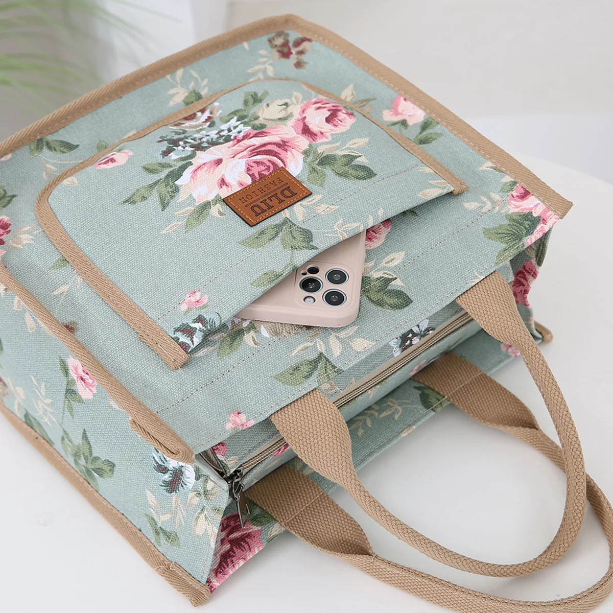 New floralPrint CanvasToteBagWithThickened MaterialTote bag.  Features A Zipper closure,front Pocket, as a Handbag Lunch box bag