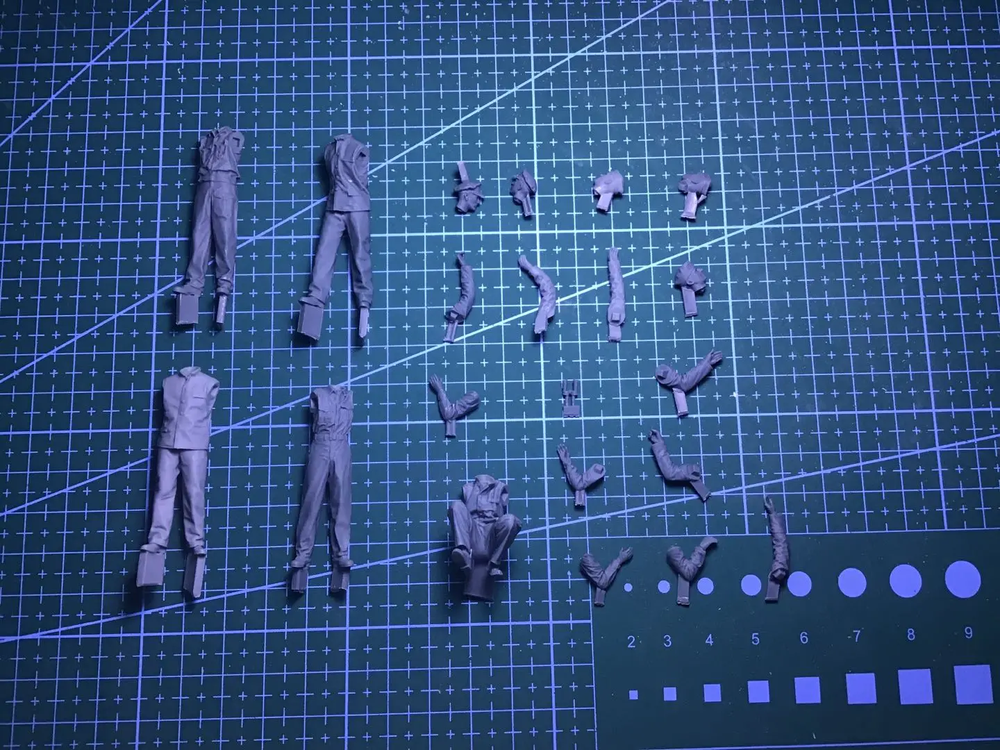 1/35 Die-cast Resin Figure Model Assembling Kit Soldier Toy Model Unpainted Free Shipping (5 People)