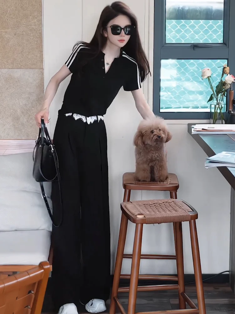 

Модный спортивный повседневный женский комплект Лето 2026: Новинка! Черный топ с коротким рукавом и брюки с высокой талией и широкими штанинами, комплект из двух предметов