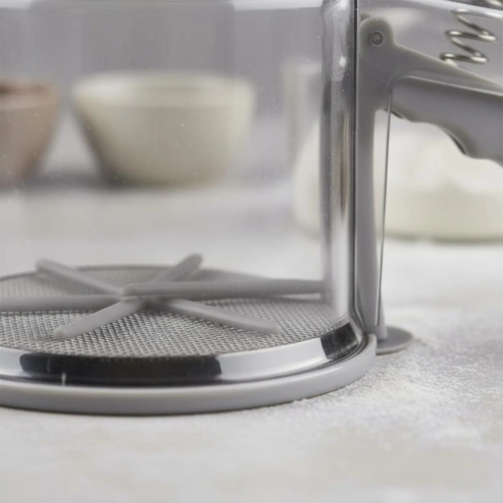 Semi-Automatic Flour Sifter Multi-Use Hand Press Flour Sifter Handheld Sieve Lightweight & Space-Saving Kitchen Strainer