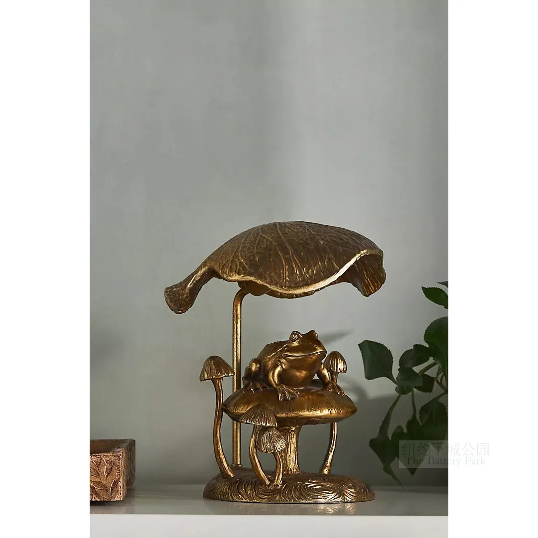 New York Lower City Park Imported Romantic Singin'in the Rain Lotus Leaf Frog Brass Decorative Night Light Table Lamp