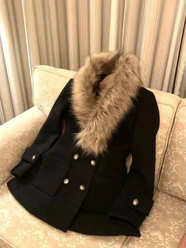 

2025 New Women’s Black Wool Coat with Fur Collar Slim Stylish Vintage Winter Outerwear Elegant Hepburn Warm Woolen Overcoat