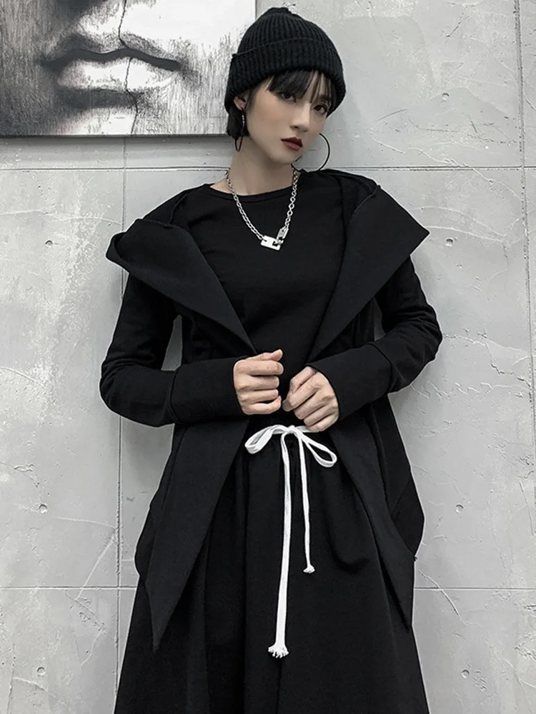 [EAM] Loose Fit Black Irregular Casual Jacket New Hooded Long Sleeve Women Coat Fashion Tide Spring Autumn 2024 1DF4696