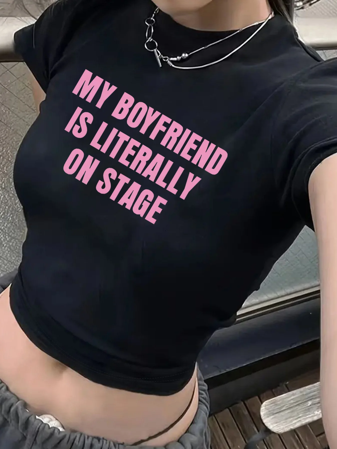 Women's casual Y2K pink slogan cut T-shirt  suitable for spring and summer wear my boyfriend is really on stage