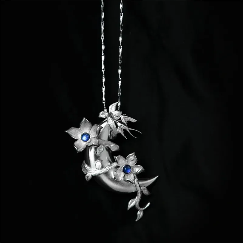 

Newly Arrived Jewelry - Silver Color Moon Around Flower Cluster Pendant Necklace Women Luxury High End Banquet Jewelry Necklace