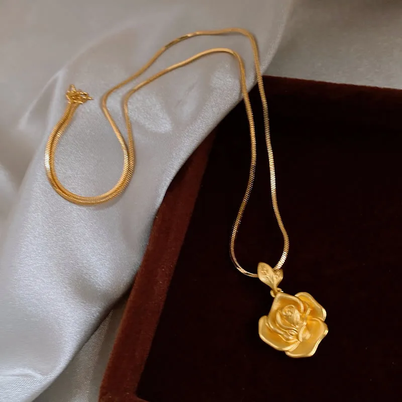 Licht Luxus Matt Gold Farbe Rose Blume Anhänger Halskette Für 2024 frauen Sexy Schlüsselbein Kette Mode Zubehör Schmuck – Detail 10