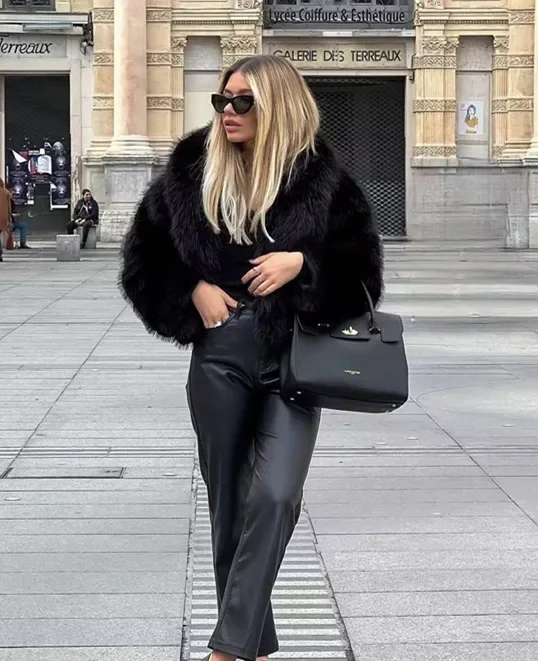 ふわふわワイドラペル黒ショートフェイクファージャケットファッションフルスリーブオーバーサイズクロップドジャケット2025冬新作ハイストリートアウターウェア