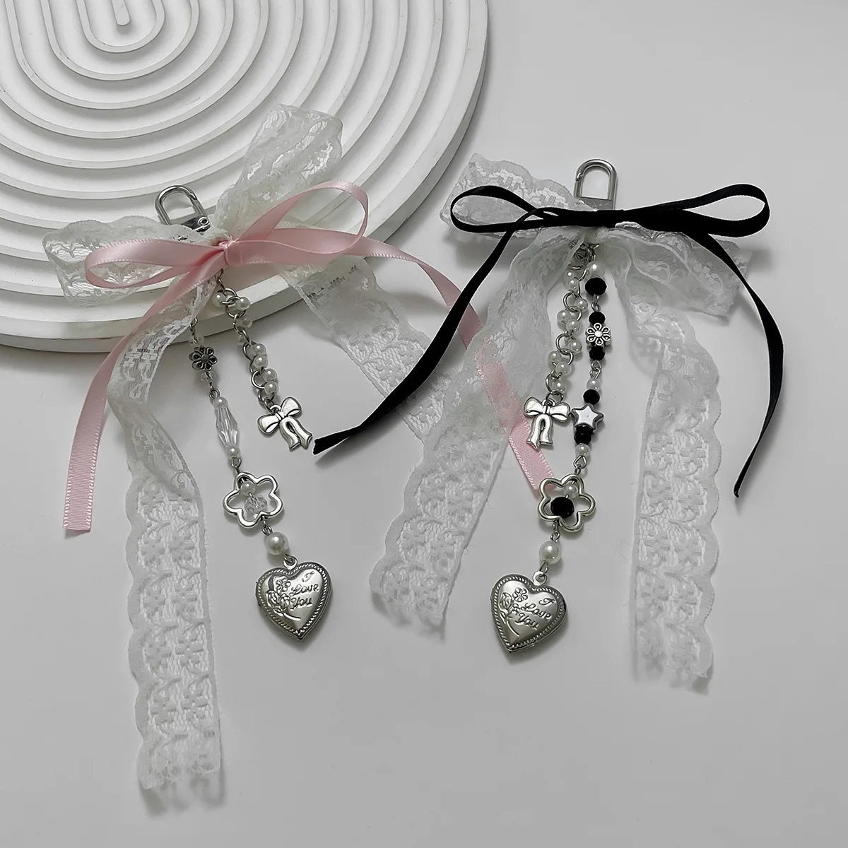 

Брелок ручной работы из бисера, анти-потерянный дизайн клубники, женский модный аккор, сладкий крутой Y2K, трендовый брелок для ключей, кулон