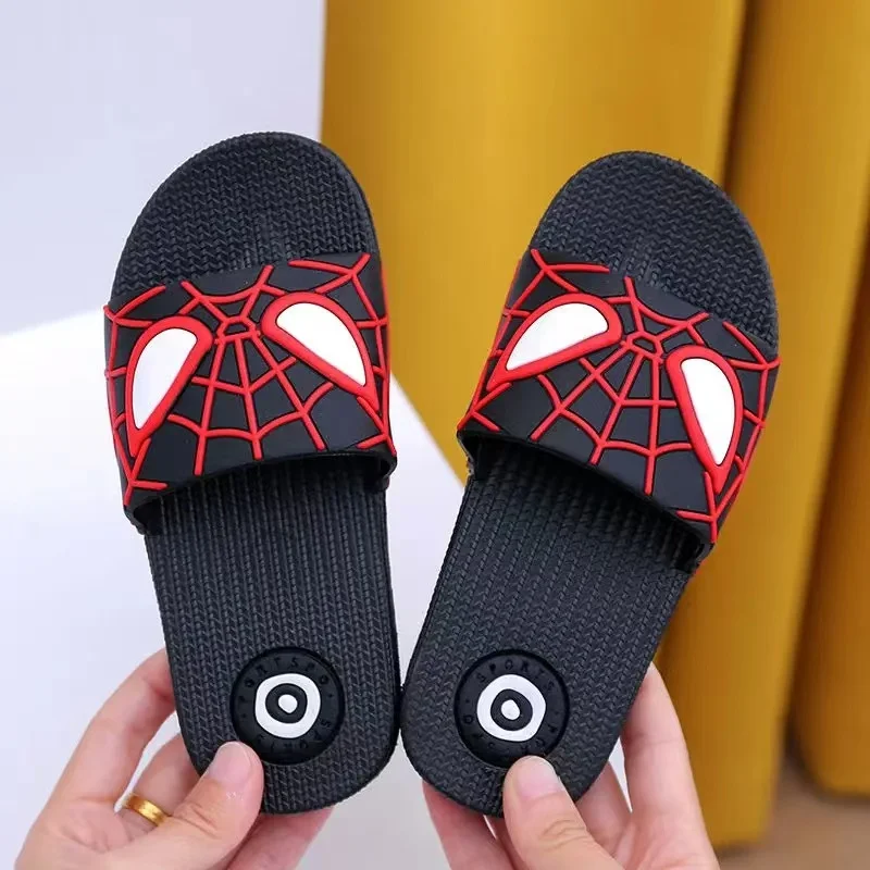 Nuovi bambini estivi Cartoon Spiderman Stampa Scarpe per bambini Pantofole per ragazze Ragazzi Bambini Pantofole antiscivolo Scarpe da spiaggia