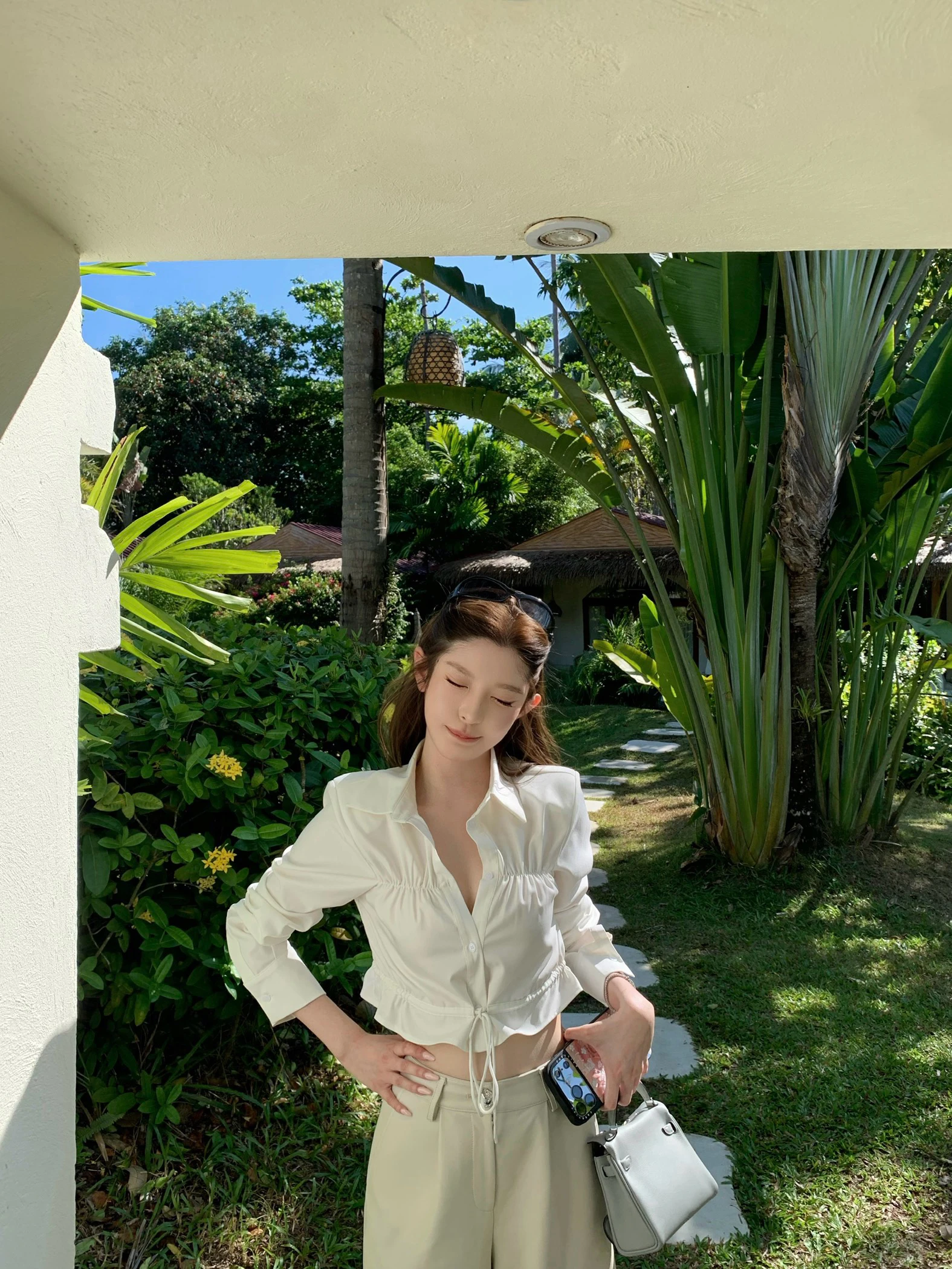 

CHICYOU Cloud Sugar ort White irt Pad oulder Dstring Hem Design Sense Women's Commute Sle Polyester Blend irt