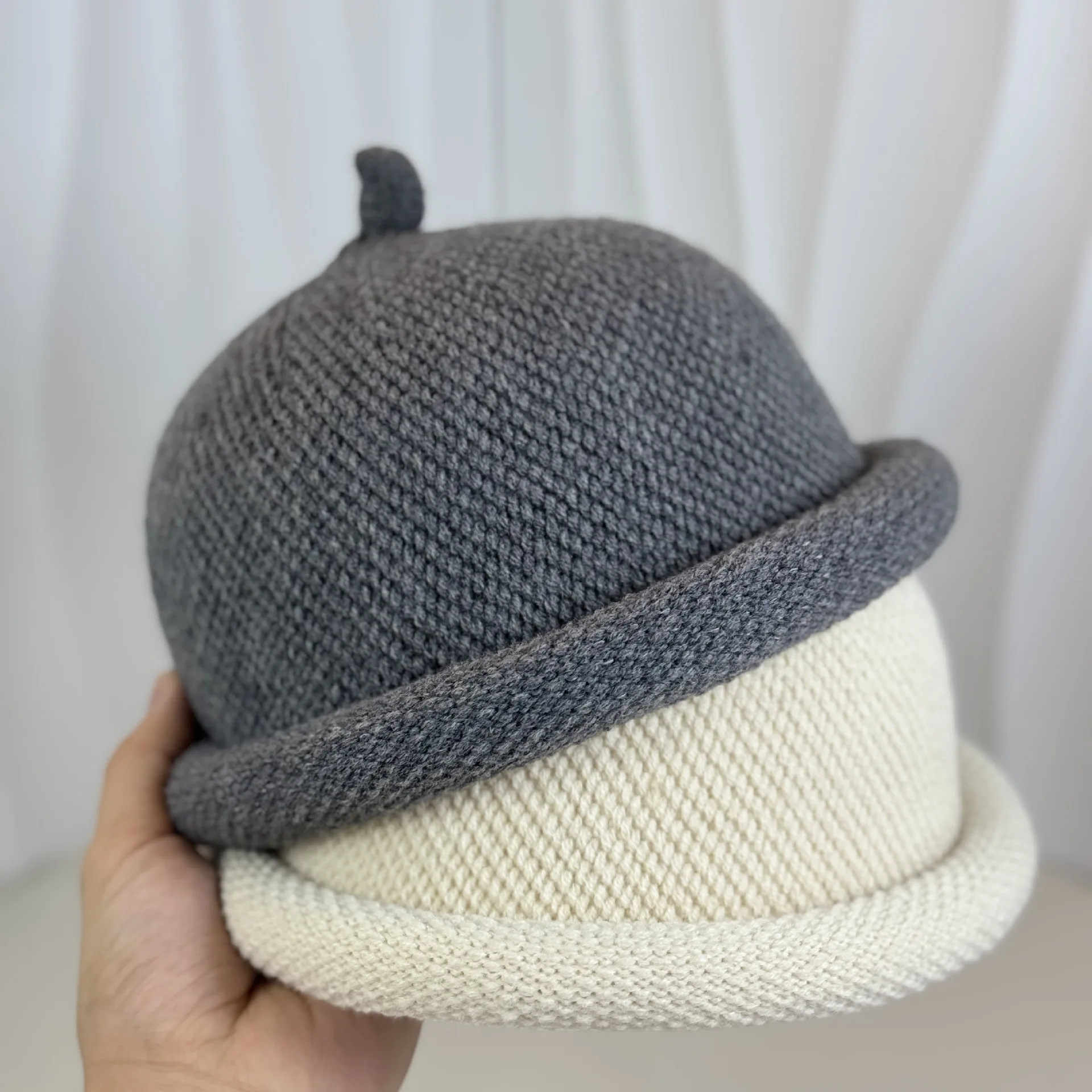 

Fashion Cute Men's and Women's Knitted Melon Skin Hats Casual Berets Comfortable Landlord Hats Warm Painter Hats Pacifier Cap