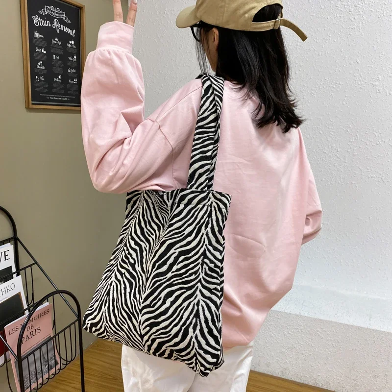 Fashion Large Capacity Zebra Canvas Handbag Women Bag Luxury Shoulder Bag New Shopping Tote Bag Casual Travel Underarm bag