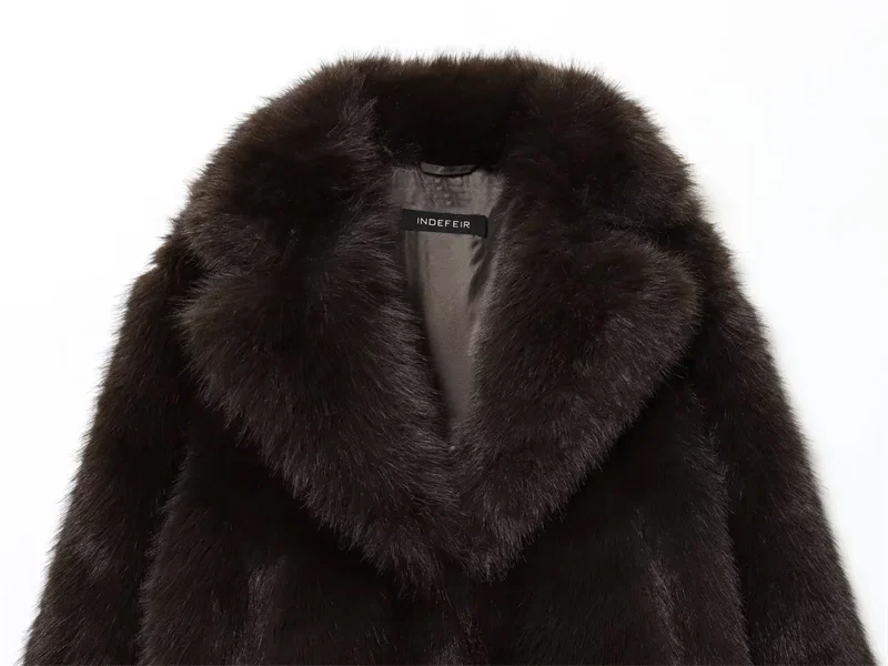 Veste courte à manches longues pour femme, à la mode et chaude, nouveau Style, marron foncé, effet fausse fourrure, automne 2025