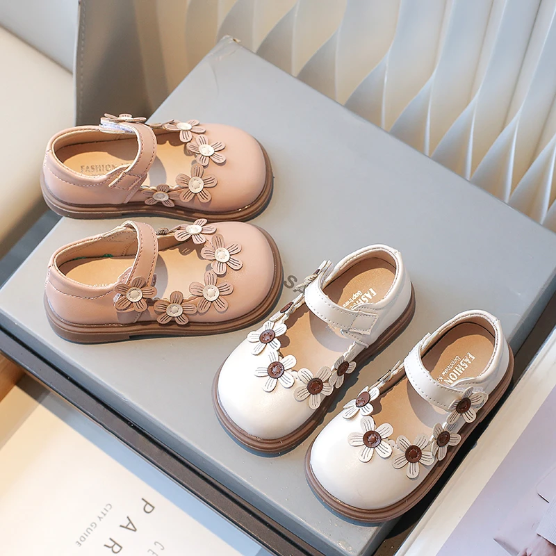 

2026, весенне-осенние маленькие кожаные туфли для девочек, кожаные детские туфли с мягкой подошвой, бежевая модная универсальная детская обувь для малышей