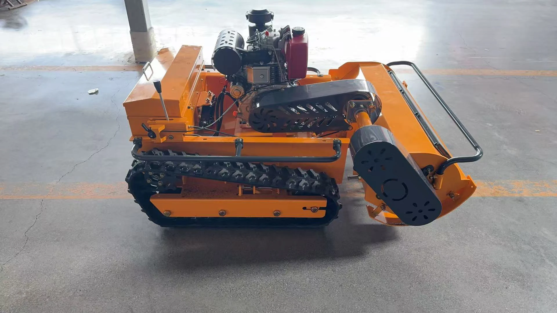 

Customized intelligent remote-controlled wireless lawn mower robot, suitable for all terrains
