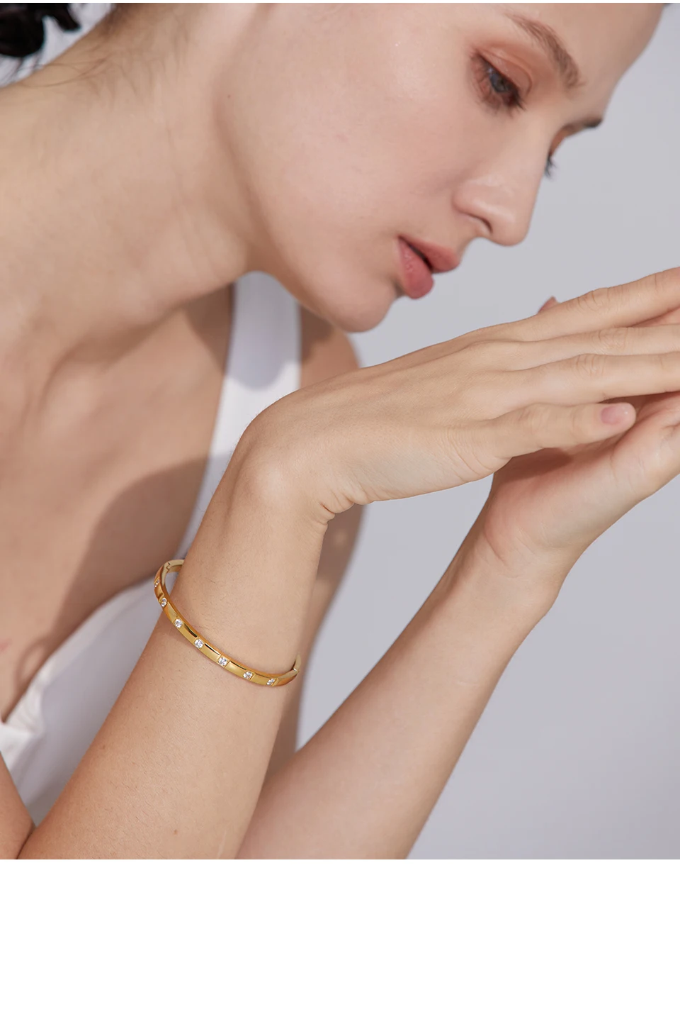 Yhpup Stilvoller Armreif aus Edelstahl mit Zirkonia, 18 Karat vergoldet, wasserdichter Schmuck für Damen, Charm-Mode – Detail 5