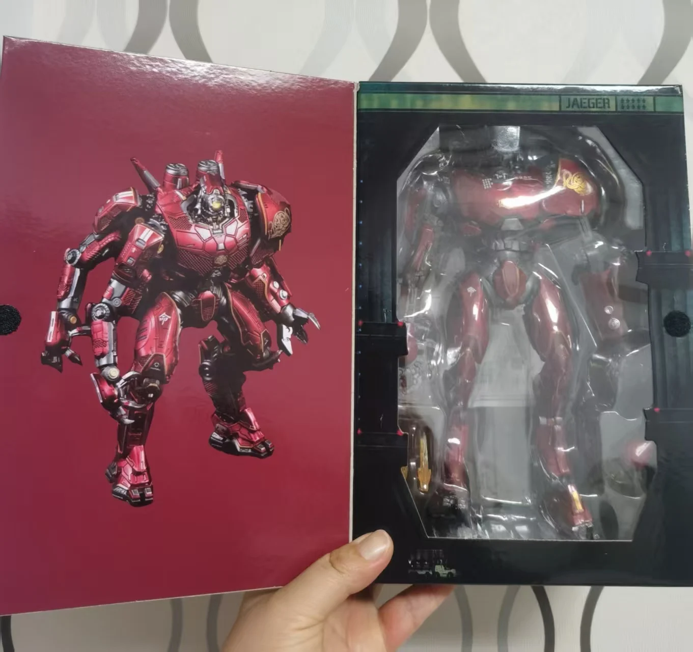 

NECA Figure Pacific Rim Figure LED Red Tramp Japanese Mecha Gipsy Danger Obsidian Fury The Eureka Raiders Armour Room Decor Gift