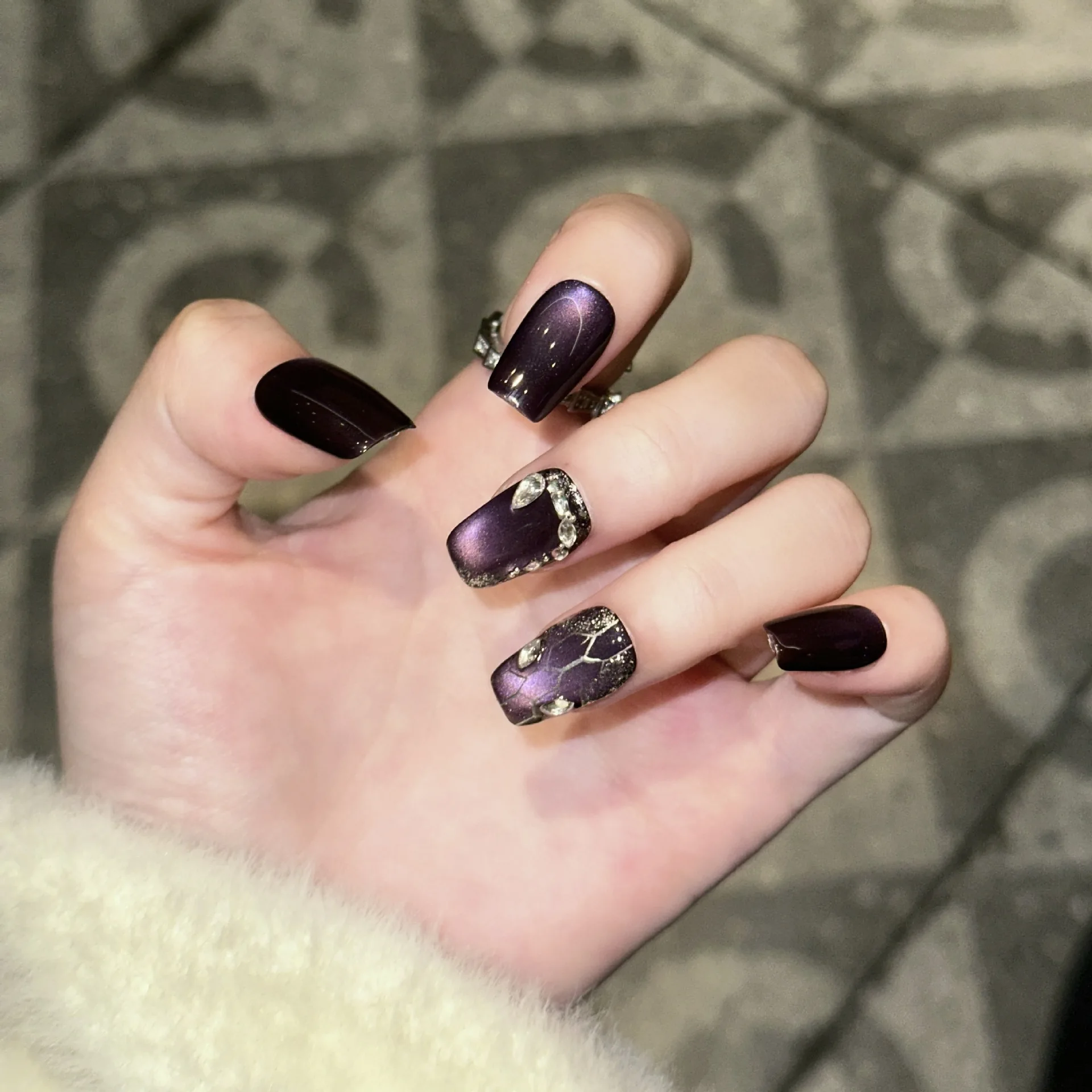 

10pcs Handmade Wearable Nail Small Snake Purple Cat Eye Manicure Glitter Broken Nail Pieces for Women and Girls Party Wedding