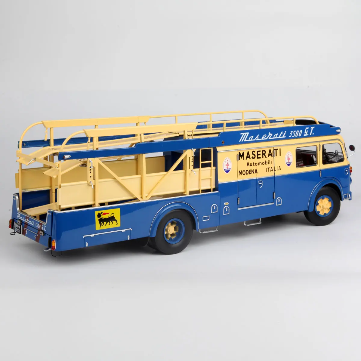 CMR 1:18 مقياس دييكاست سبيكة مازيراتي شاحنة نقل مقطورة لعب السيارات نموذج الكلاسيكية الكبار هدايا تذكارية عرض ثابت