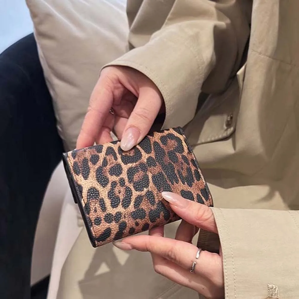 Portafoglio versatile portatile con stampa leopardata Texture Porta carte multiple Borsa quadrata corta Mini borsa classica per carte in PU da donna