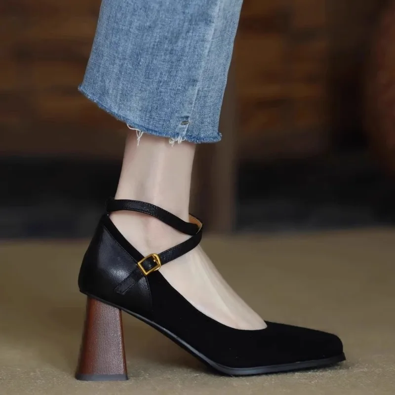 Zapatos de tacón alto de cuero abrasivo para mujer, calzado retro cosido con cabeza cuadrada, tacón grueso, hebilla cruzada, Mary Jane, traf, nuevo estilo