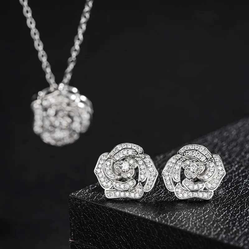 Huitan Elegantes Blumen-CZ-Schmuckset für Damen, 2-teiliges Set mit Rosenanhänger-Halskette und Ohrringen, Cubic Zirconia Braut-Hochzeits-Accessoires – Detail 4