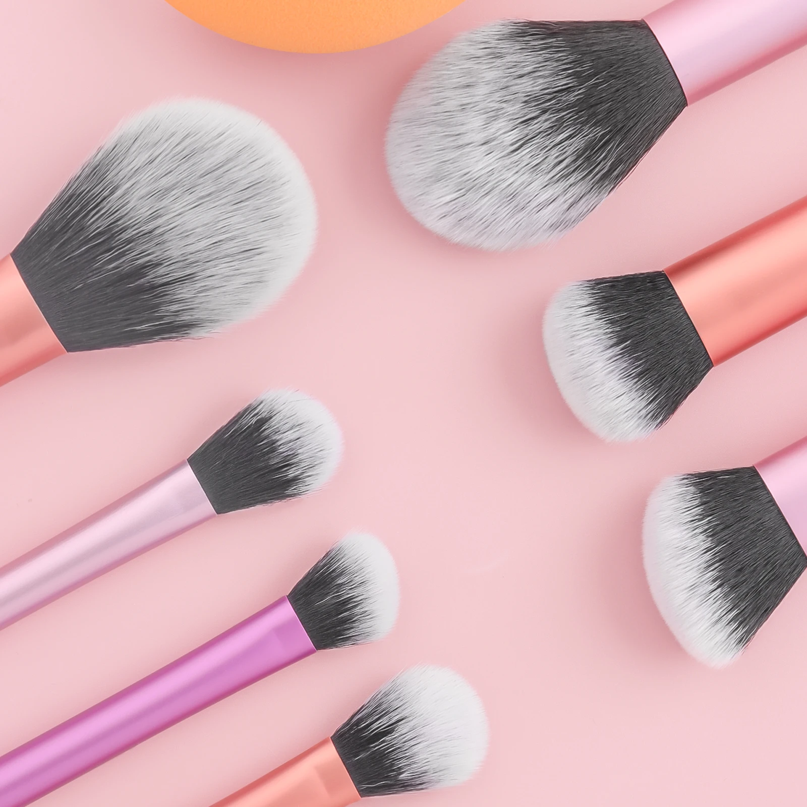 مجموعة فرش مكياج يومية كلاسيكية مكونة من 8 قطع و1 قطعة بيضة تجميل مشطوفة كبيرة رطبة وجافة ذات الاستخدام المزدوج - مناسبة لمكياج الوجه اليومي