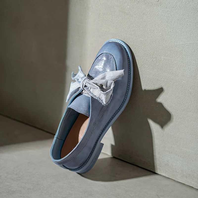 أحذية بروغ للنساء من جلد الحصان الأصلي بلون سادة ومقدمة مستديرة ورباط علوي أحذية مسطحة للسيدات مصنوعة يدويًا