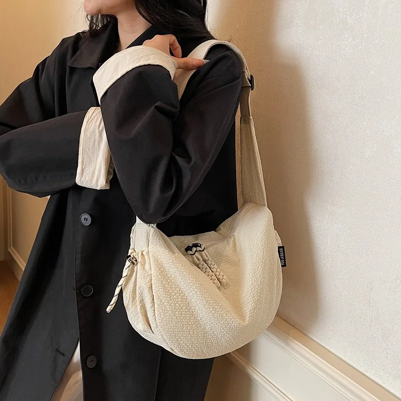 حقائب هوبو نسائية جديدة ذات ملمس ومتعددة الاستخدامات حقائب كروس ذات سعة كبيرة حقائب تخزين بسيطة غير رسمية لطلاب الجامعات