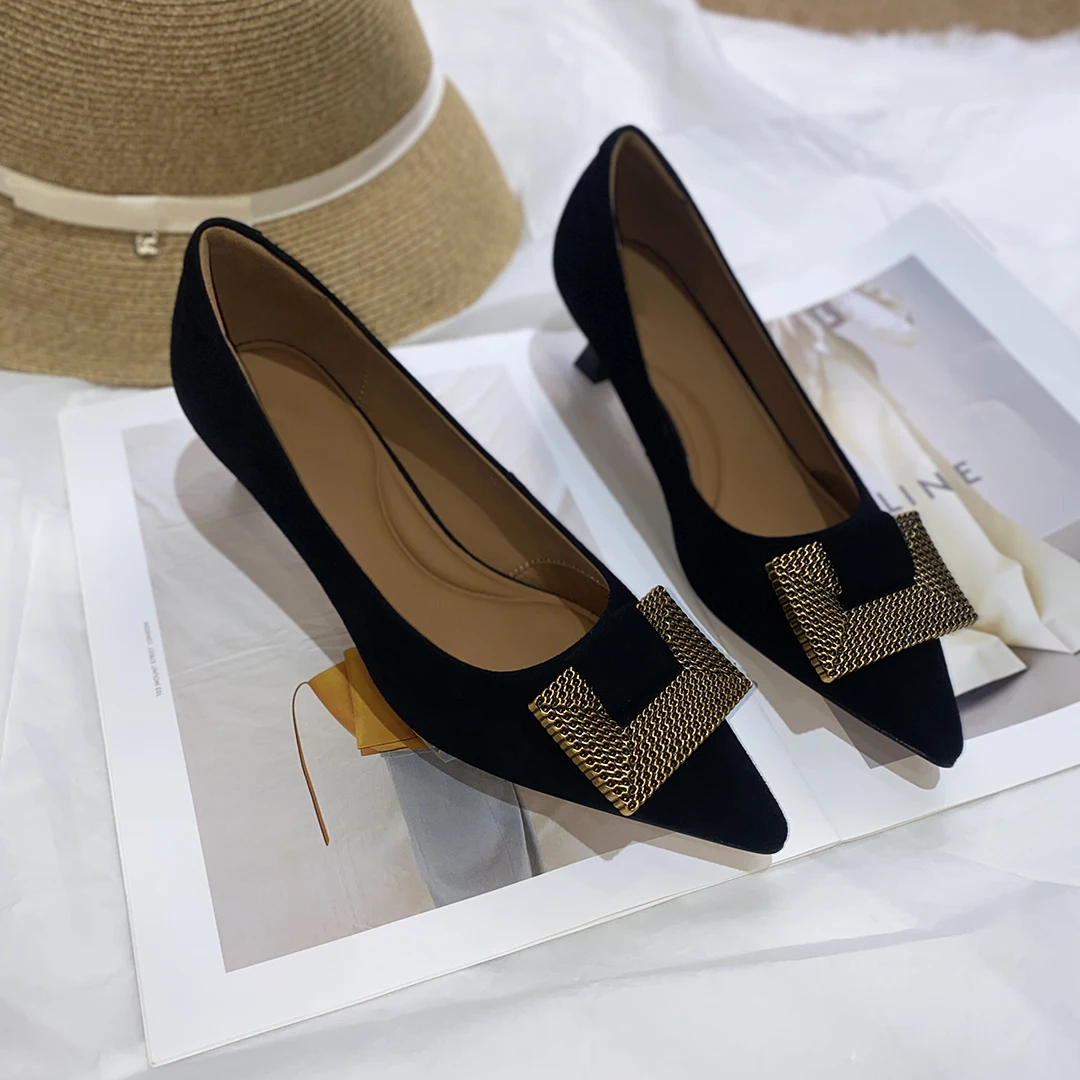 

Элегантные повседневные туфли в корейском стиле с металлическим декором, из гладкой кожи, на низком каблуке, с острым носком, для вечерних выходов