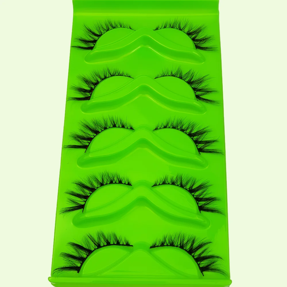 Small curled eyelashes 5 pairs false eyelashes super soft thick Barbie comic eyes false eyelashes are a must for beginners