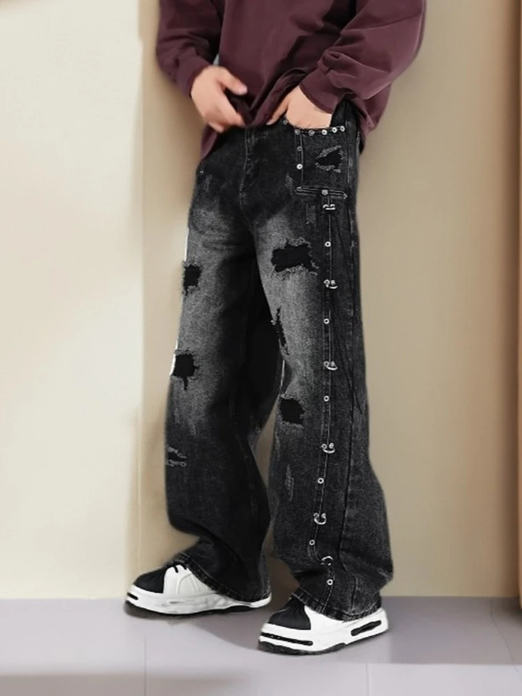 

Мужские джинсы свободного кроя с прямыми штанинами, металлическими нашивками и эффектом потертости, модные городские, удобные повседневные длинные брюки, коллекция Осень 2025