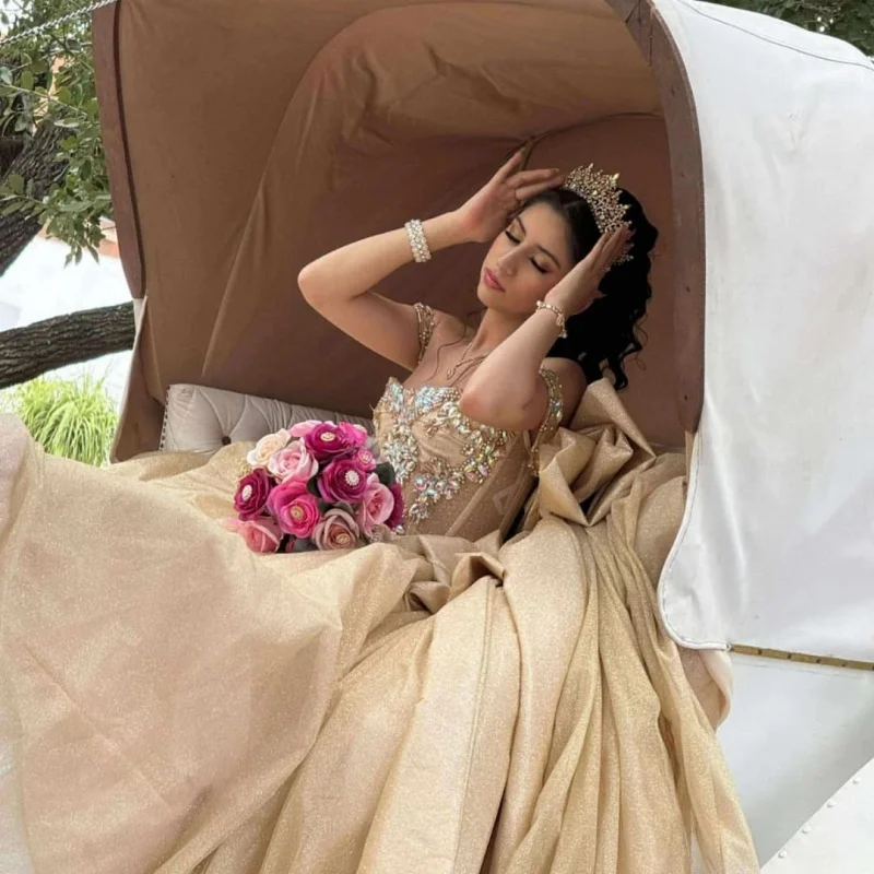 Robes de Quinceanera personnalisées en or Champagne brillant, épaules dénudées, décalcomanie en cristal, nœud longue queue, 15