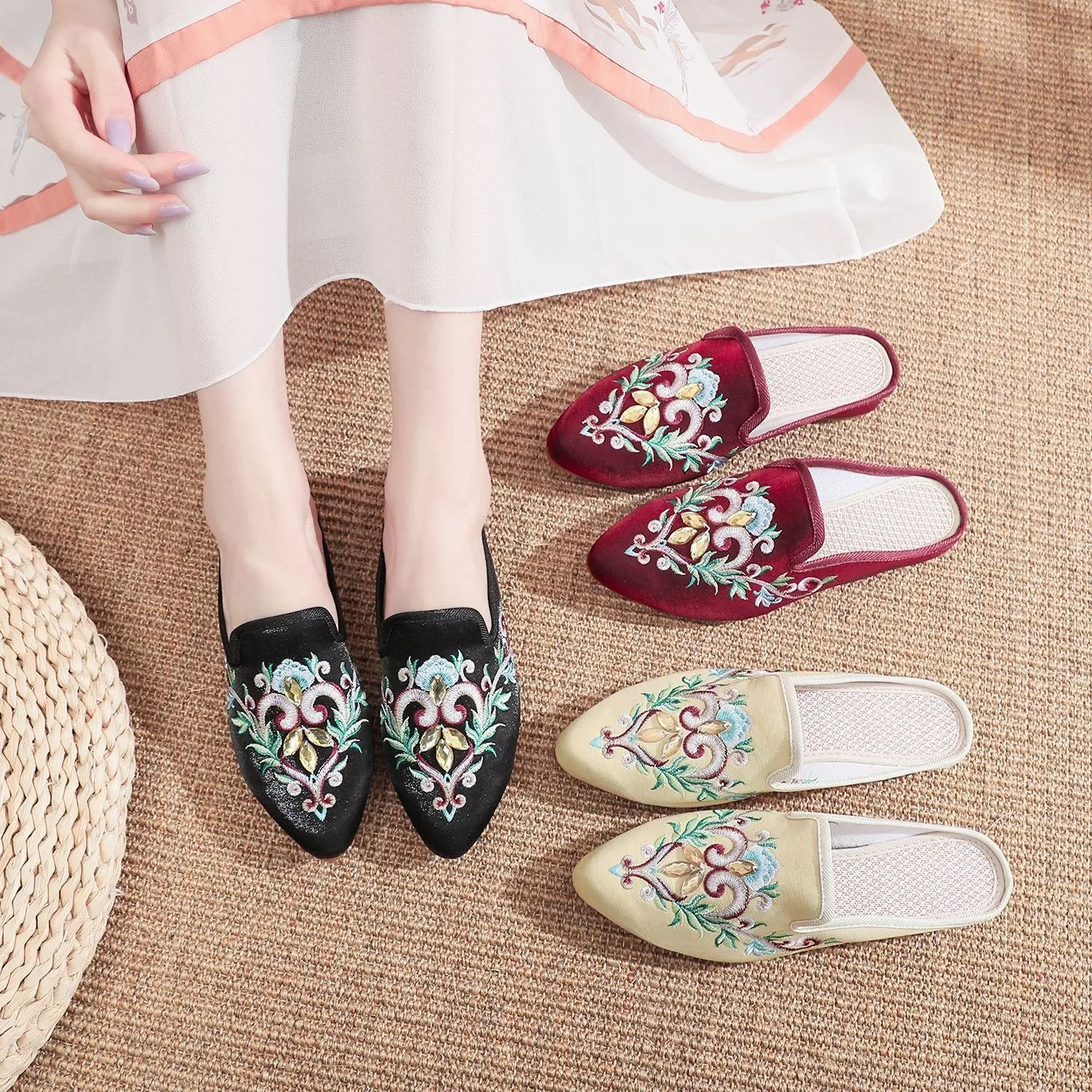 

Size 35-41 Ethnic Style Summer Embroidered Hand-stitched Diamond Cloth Mules Shoes Women Flats Cloth Cheongsam Shoes