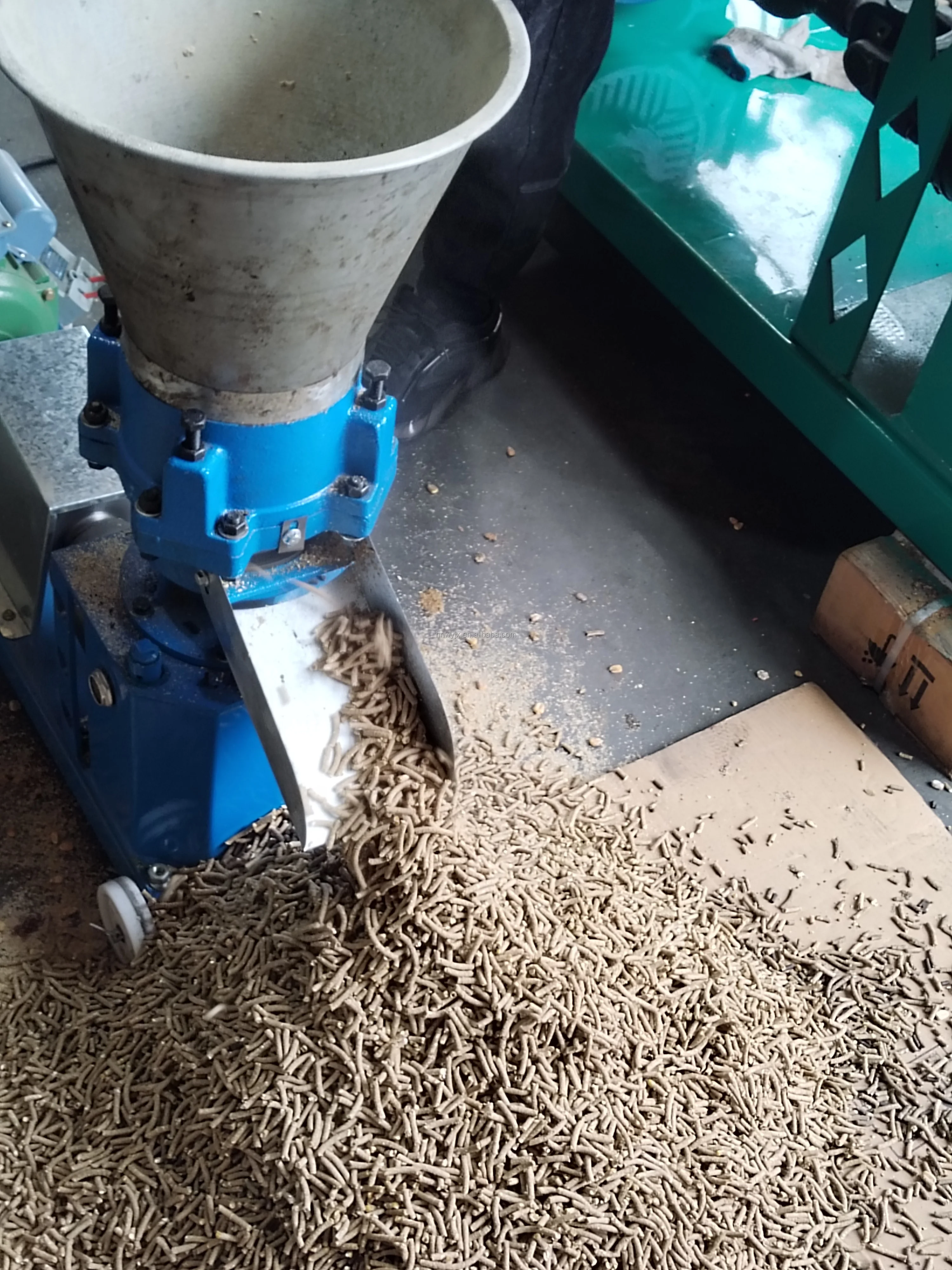 Hot Sale Mini Pellet Machine Pelletizer Machine For Animal Feeds 100-150kg/h Feed Pellet Machine With Best Price