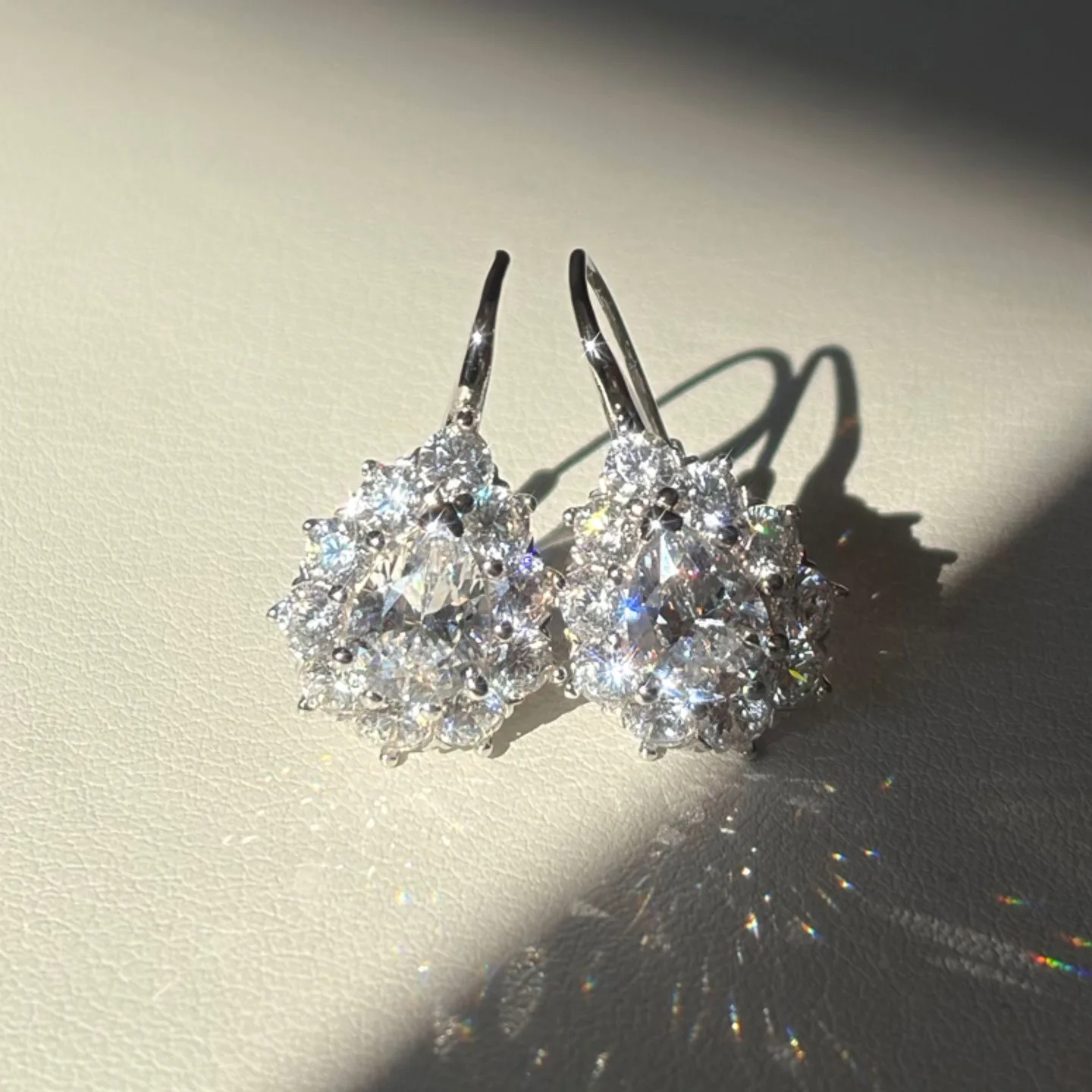 Fashion and sparkling earrings for women full diamonds snowflake beads light luxury and high-end exquisite earring jewelry gifts