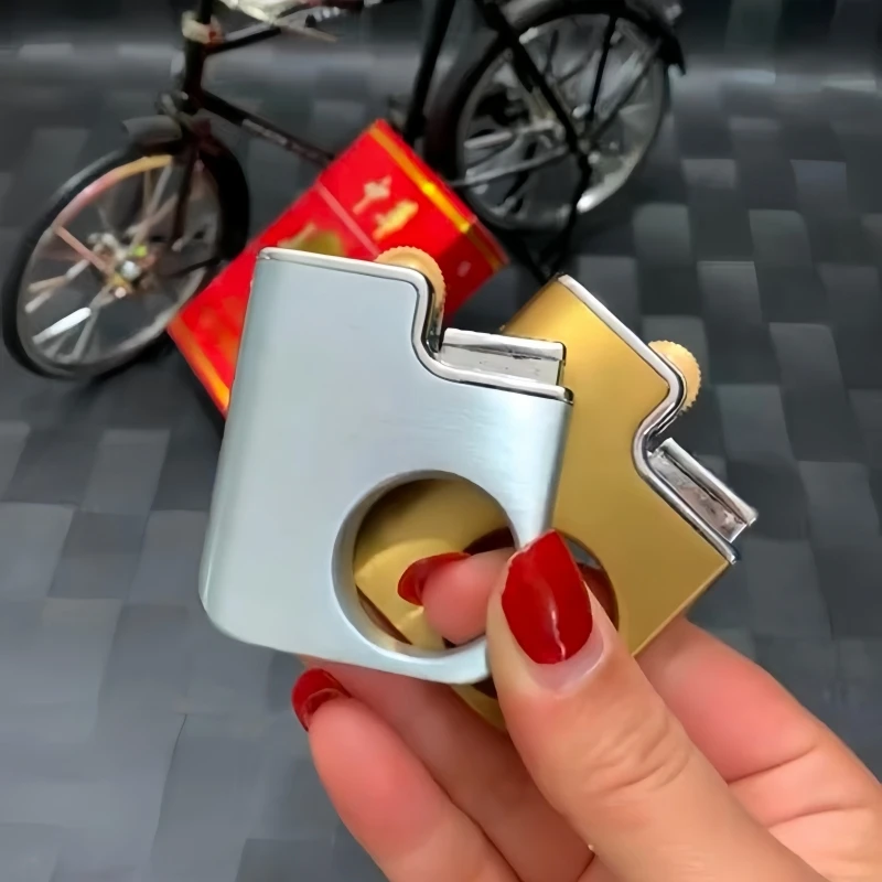

Personalized and Creative Outdoor Grinding Wheel Open Flame Lighter Mini Nostalgic Retro Cigarette Accessories Men's Gift