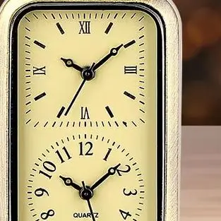 ساعة رائعة بسلسلة مفاتيح برونزية ساعة جيب مربعة ريترو مزدوجة حركة كوارتز بدون غطاء قلادة على الطراز العتيق