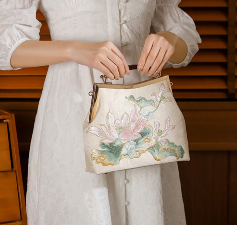 Vintage Floral Embroidery Medium Size Kisslock Handbag Retro Chic Chinese Traditional Evening Prom Mobile Phone Sling Side Bag