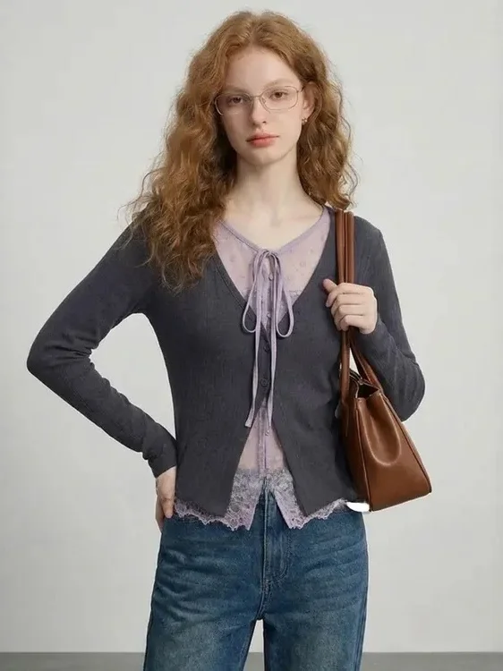 

Soft Ele Lace T-irt with Button Plaet And Panel Design for Women Spring 2026 French Sle Long Sve V-Ne Top