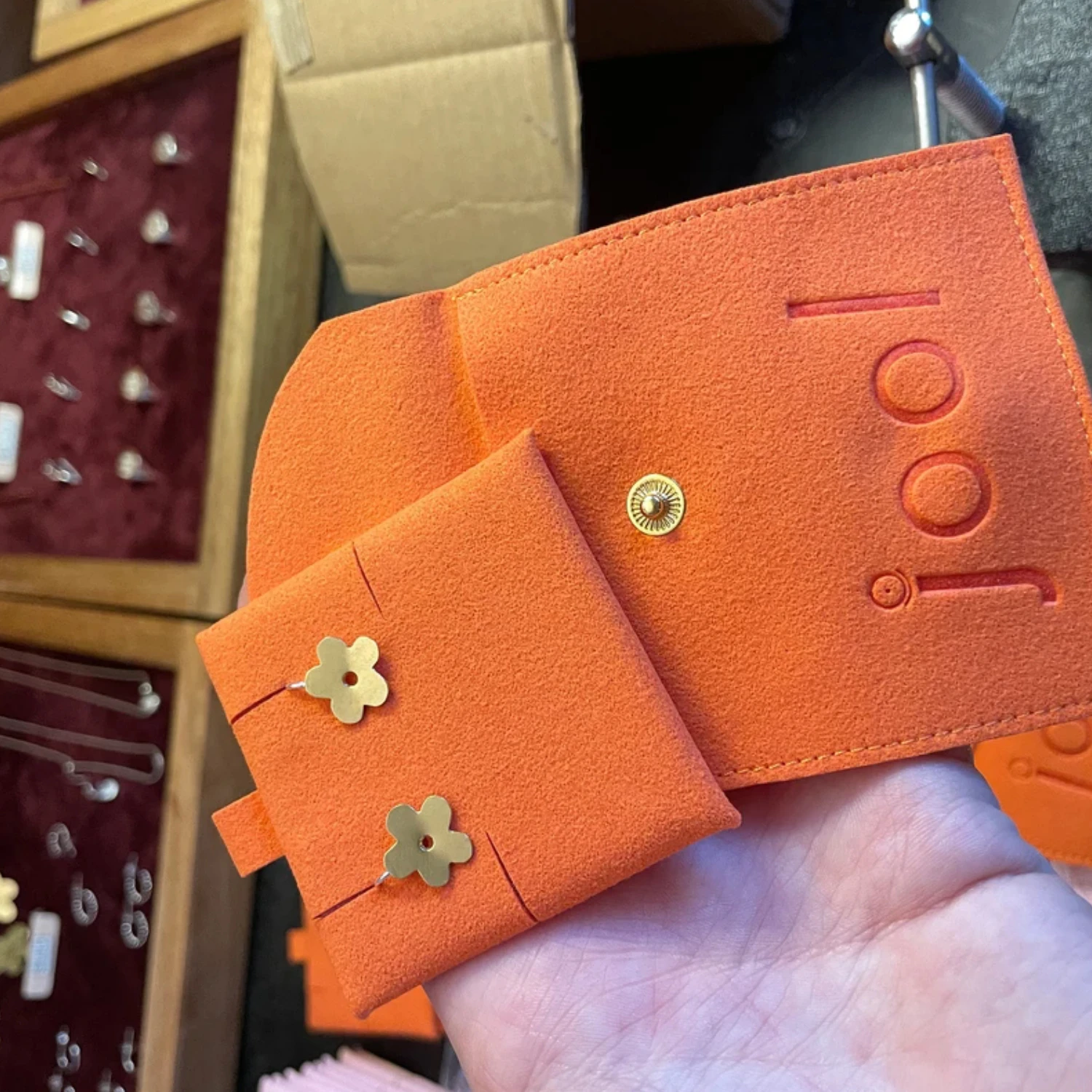 

20 шт. коробка для упаковки ювелирных изделий и набор мешочек, коробки и мешочки для ювелирных изделий на заказ с логотипом оптом